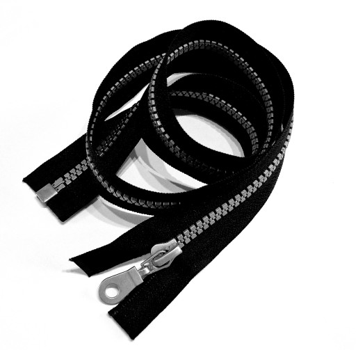 Zips na zips OZDOBNÝ PRÍvesok 70 cm kocka čierna M2