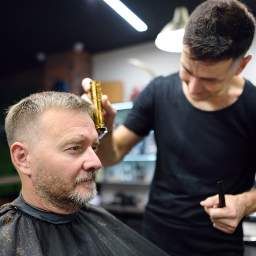 AKUMULÁTOROVÝ STROJNÍK NA HOLENIE VLASOV STROJNÍK NA fúzy