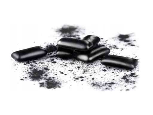 Žuvačky Curaprox Black Is White 12 kusov s bielym aktívnym uhlím