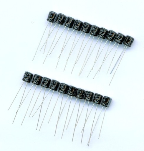 22uF 25V 22 µF 25 V LEAGUER (20 KS) ELEKTROLYTICKÝ KONDENZÁTOR