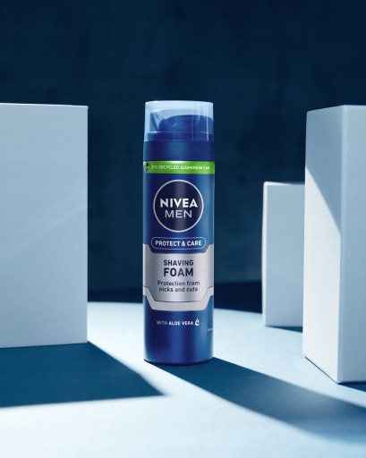 NIVEA MEN PROTECT&CARE Zmäkčujúca pena na holenie pre mužov 200ml