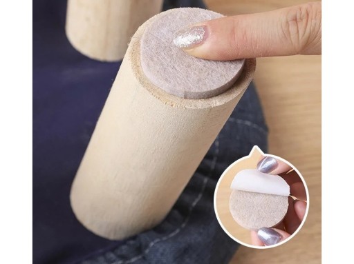 PLSTENÉ PODLOŽKY POD NÁBYTkové STOLIČKY, SAMOLEPIACE, PROTIŠMYKOVÉ, HRUBÉ, 8 ks.