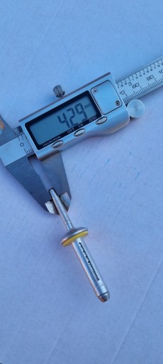 Tesné nity, neoprénová podložka, hrúbka 7,5x34mm