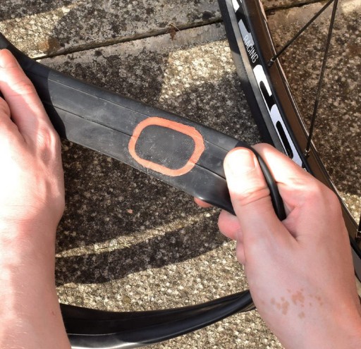 SADA NA OPRAVU PNEU ZÁPLATY NA BICYKEL 12 KS
