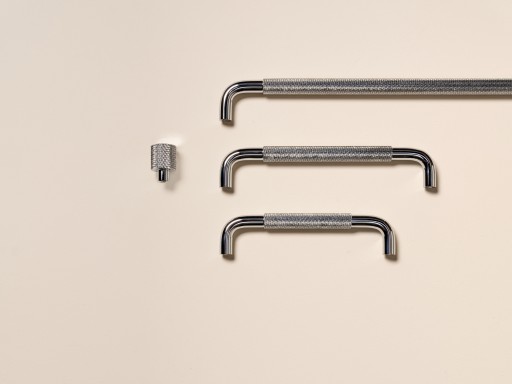SANTI CHROME NÁBYTKOVÁ KĽÚČKA 160 MM VYSOKÝ LESK HVYT REBROVANÉ MODERNÉ