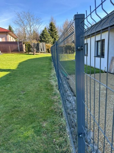 UNIVERZÁLNY SVORNÝ DRŽÁK KONEKTOR PRE PLOTOVÉ PANELY ANTRACITOVÝ GRAFIT