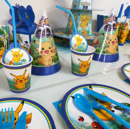 NARODENINOVÉ TANIERE POKEMON PIKACHU CHARMANDER x10