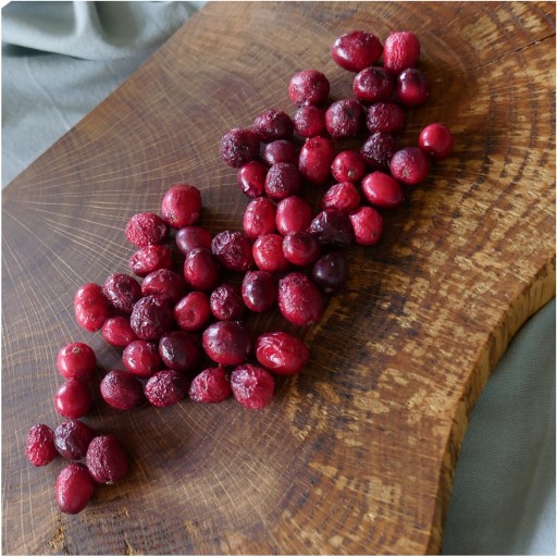 MRAZOM SUŠENÉ BRUSNICE 100% CELÉ 25g HiFOOD YUMMY