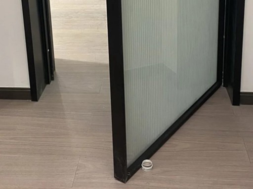 ZÁMKA NÁRAZKOVÝCH DVERÍ TRANSPARENTNÁ SAMOLEPIACA ZARÁŽKA x1