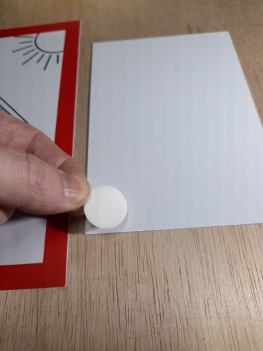 Obojstranne lepiace kruhy 1mm fi 2cm 4 ks.