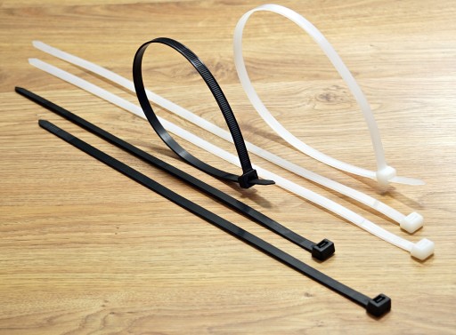 Úväzok na káble 3,6x150 ČIERNA UV 100 ks