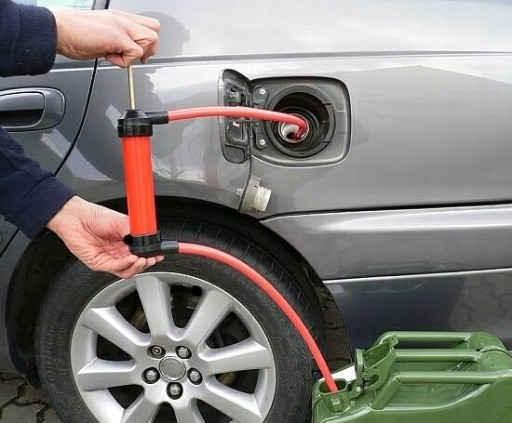Ručná pumpa na vypúšťanie paliva, oleja a vody 3v1
