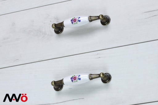RETRO PORCELÁNOVÁ ÚCHYTKA NA NÁBYTOK S DEKOR ÚCHYTKA KUCHYNSKEJ SKRINÍK 96MM