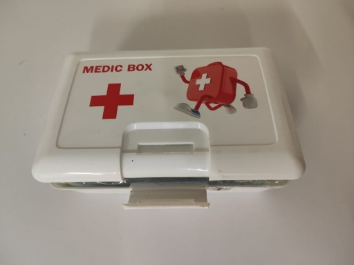 PRÁZDNÝ KUFRIK NA LIEČNIČKU 20x13x7cm PRÁZDNÝ