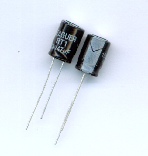 47uF 63V 47 µF 63V (20KS) ELEKTROLYTICKÝ KONDENZÁTOR