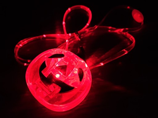 ŽIARIVÝ NÁHRDELNÍK HALLOWEENSKÉ TEKVICE OZDOBA PRÍVESKU NA BATÉRIU