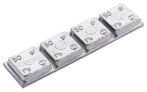 Olovené závažia nalepené na kolesách nákladného auta 4x50g