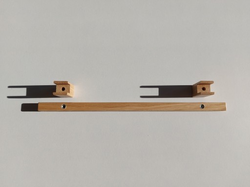 Drevená nábytková rúčka z dubu, dĺžka: 262 mm