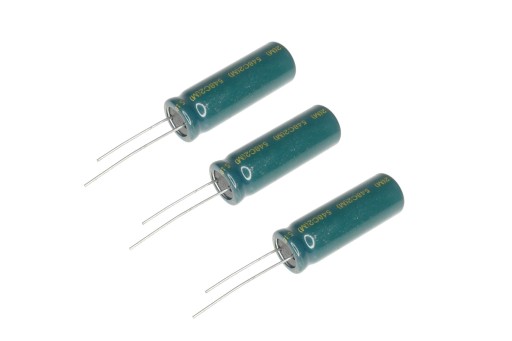 ELEKTROLYTICKÝ KONDENZÁTOR 820uF/16V 3 KS