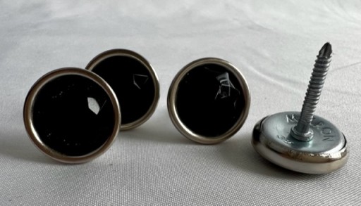 Krištáľový gombík s klincom CK-32-T-H18 čierny 18,5 mm