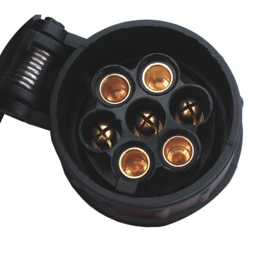 ZÁSUVKOVÝ REDUKČNÝ ADAPTÉR 12V 13/7 PRÍV