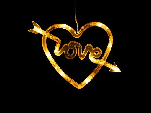 Vešiak na okno LOVE LED na vianočný stromček