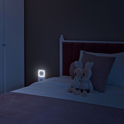 LED nočná lampa pre kontaktný senzor súmraku