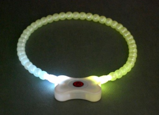 SVIETIACI NÁHRDELNÍK PERLOVÝ GOLÍK PRE PSA 12,5CM