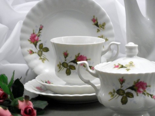 B026 OMÁČKA 14 cm IWONA CHODZIEŻ PORCELÁN MALČER