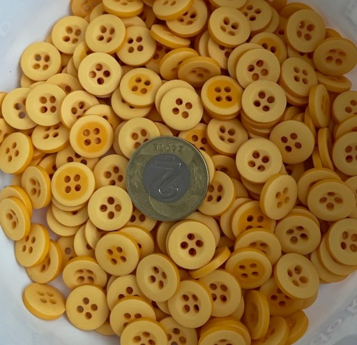 Malé gombíky, 50 kusov, béžová matná