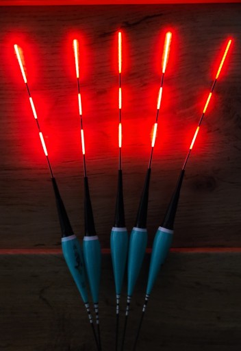 Plavák 1,5g - 24 cm - ZMENA FARBY + kamufláž + dve funkcie + batéria