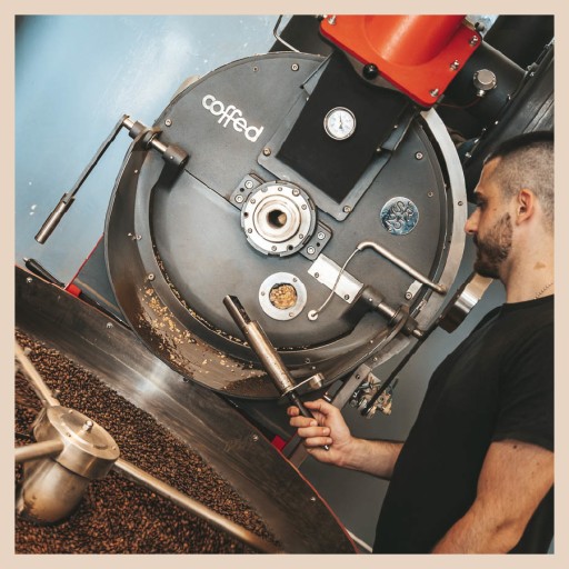 Ochutené kávové zrná PISTÁCIE 200g 100% Arabica čerstvo pražená Baumgart