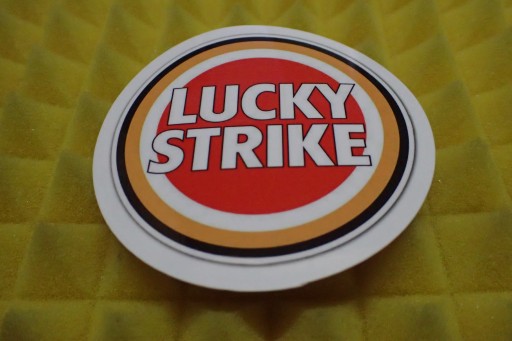 NÁLEPKA LUCKY STRIKE NÁLEPKA 8,3 x 8,3 cm