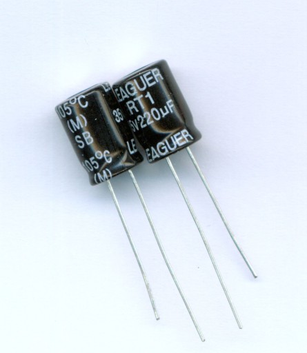 220uF 35V 220 µF 35 V LEAGUER (20 KS) ELEKTROLYTICKÝ KONDENZÁTOR