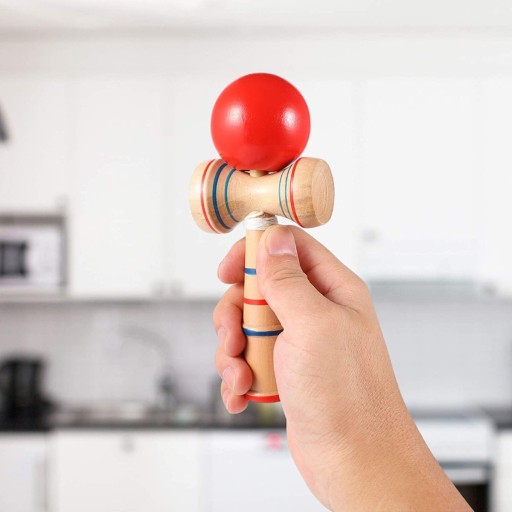 KENDAMA DREVENÁ KLASICKÁ JAPONSKÁ ZRUČNOSTNÁ HRA CHYTNUTIE LOPTY