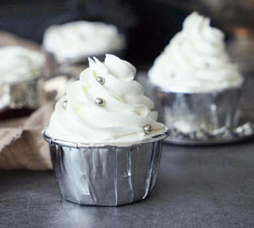 MUFFIN LINERS formičky na košíčky DECORATIONS narodeninové SILVER 20 ks