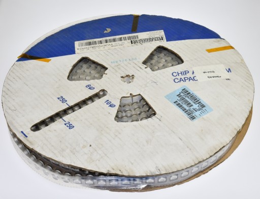 EDH227M035A9PPA KEMET Elektrolytický kondenzátor 220uF 35V SMD 10ks