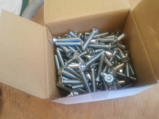 Bossard skrutka TORX so zápustnou hlavou M6x35 8,8 ISO 14581