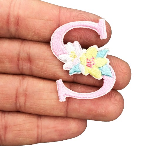 Opätovne použiteľné NÁLEPKY Letter S Vyšívané kvety DIY