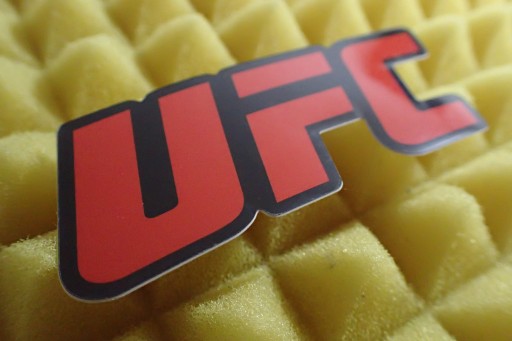 NÁLEPKA UFC NÁLEPKA 8,5 x 3,3 cm