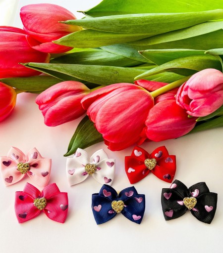 Glamour mašľa, biele srdiečko, 4,5 cm, gumička čivava