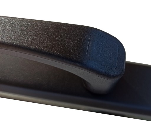 ČIERNA RÚČKA S DLHOU PLATŇOU PRE BRÁNOVÚ VLOŽKU, rozteč 90mm