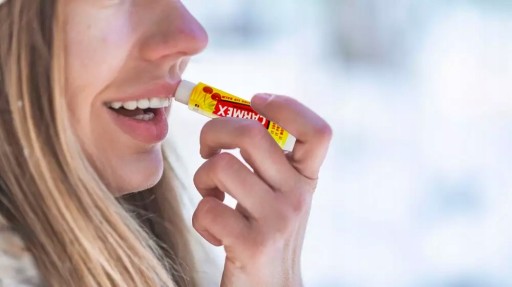 Carmex Naturally - balzam na pery - Čučoriedka 4,25 g