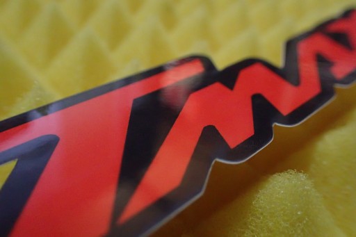 NÁLEPKA YAMAHA TMAX T-MAX NÁLEPKA 13,3 x 3 cm