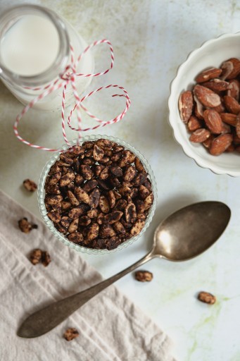 OATBE KETO Pražené arašidy s erytritolom a kakaom | Bez pridaného cukru |