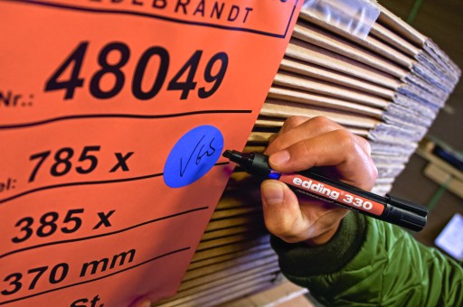 PERMANENTNÝ ZNAČOVAČ ČIERNY Edding 330 rez x 5