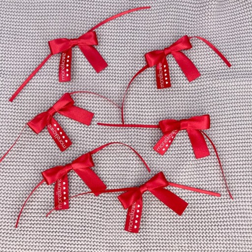 Červená mašľa na kočík, talizman pre šťastie