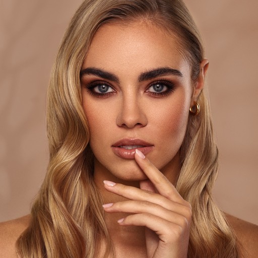 Tekuté očné tiene Eveline Cosmetics Choco Glamour 05