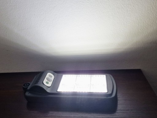 SOLÁRNA LAMPA SENZOR POHYBU DIAĽKOVÉ OVLÁDANIE IP65 120 LED 3 REŽIMY SVETLA VÝKONNÝ