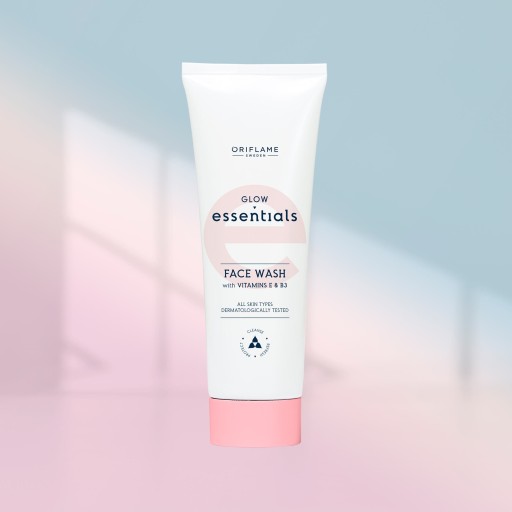 Oriflame Essentials Illuminating Face Wash s vitamínom E a B3